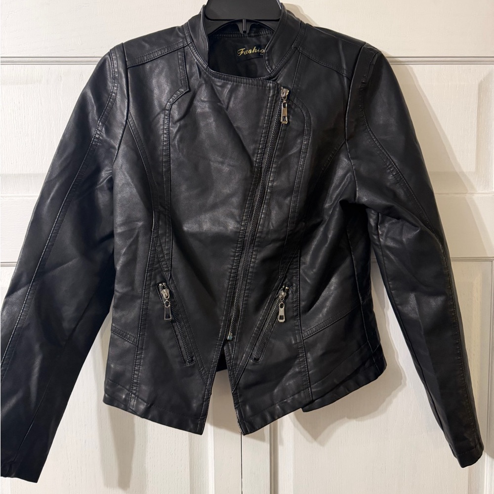Black Faux Leather Moto Jacket Fitted Cropped Zip Up Runs Small